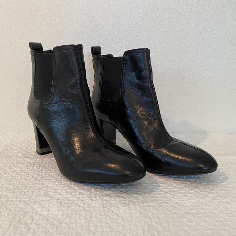 TORY BURCH Leather Pull On 3" Heel Chelsea Booties - Black